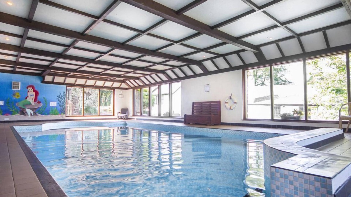 Tiverton Cottage | Spacious 3 bedroom country cottage, indoor pool & sauna, conservatory
