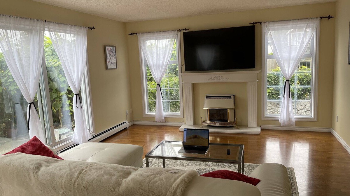 Sardis House | Spacious 3-bedroom home with beautiful gardens