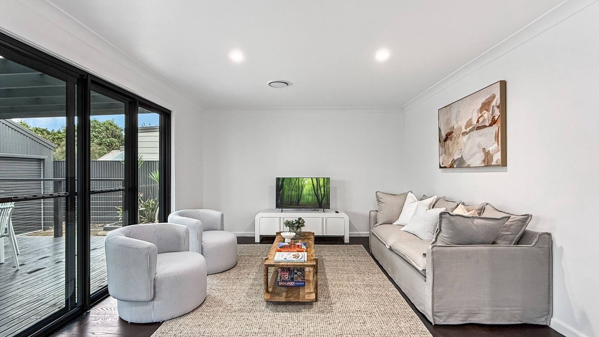 Mayfield House | Spacious 3-Bedroom Home with Private Pool & BBQ
