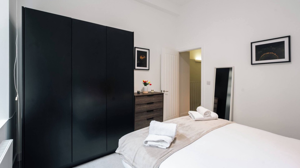 Bunhill Apartment | Spacious 3-Bedroom Home in Prime Clerkenwell