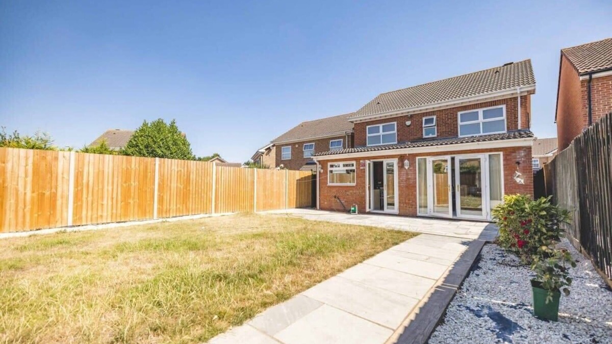 Langley Marish House | Spacious 3 Bedroom Home|Great for Families!