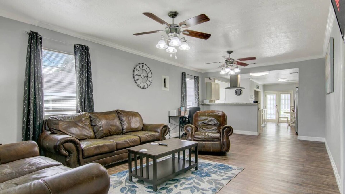 Groves House | Spacious 3 bedroom home with fenced yard