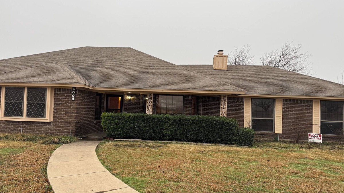 Joshua House | Spacious 3-bedroom house located on quiet 10-acres in north Cleburne near Joshua