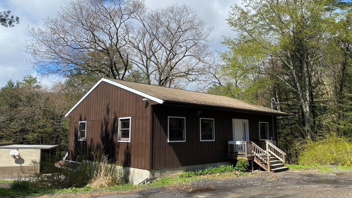 Hubbardston Cottage | Spacious 3 Bedroom Cottage on Lake