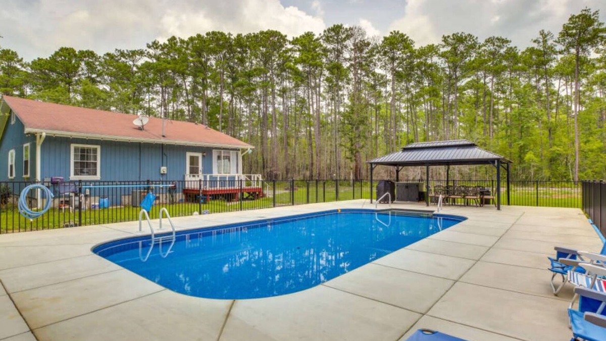 Little River House | Spacious 3 bedroom house in Little River. WiFi, AC, pool near Cherry Grove beach