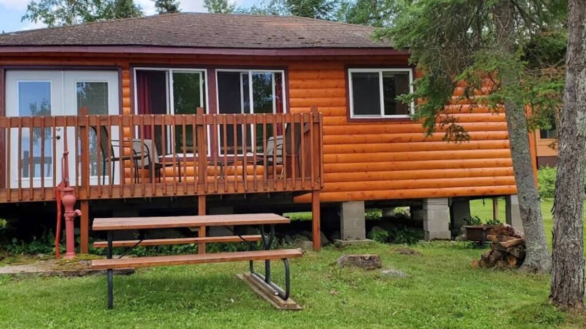 Ray Cabin | Spacious 3 Bedroom Whitetail Cabin in Voyageurs National Park