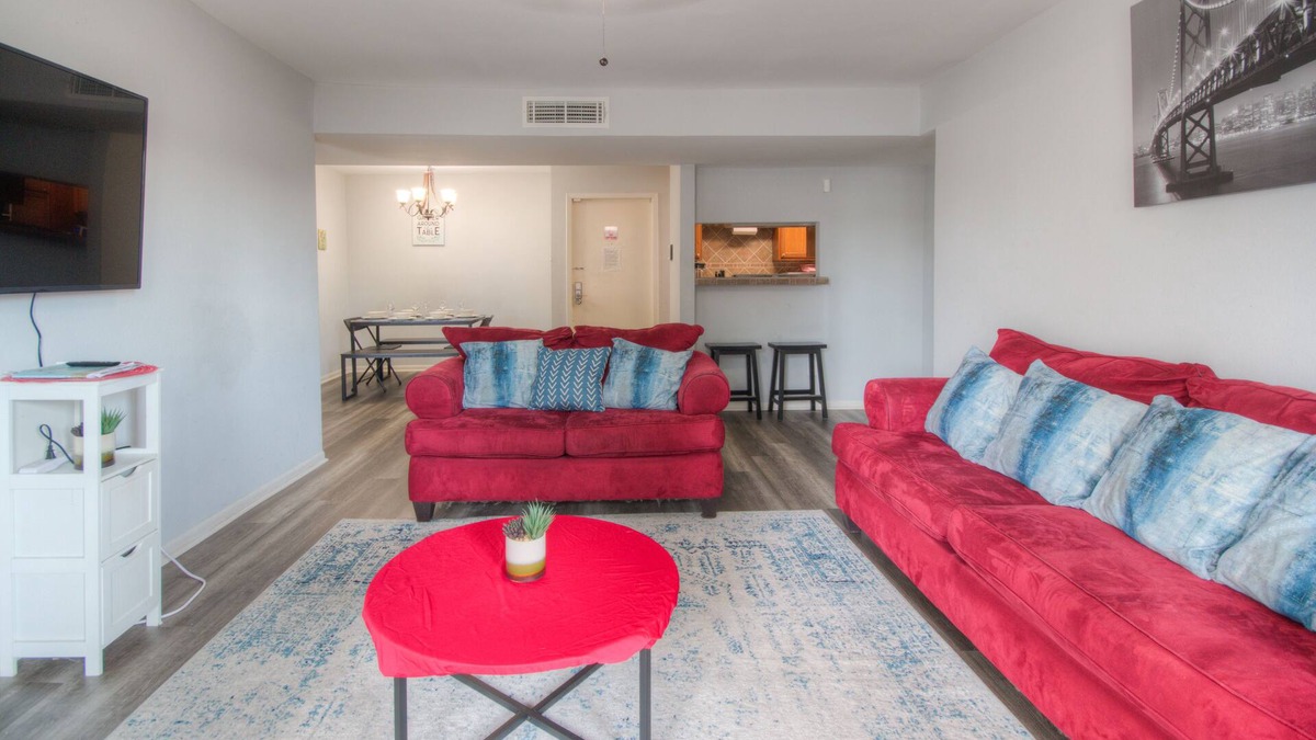 South Main Condo | Spacious 3 BR, 2 BA Condo near Med Center & NRG, 20% discount