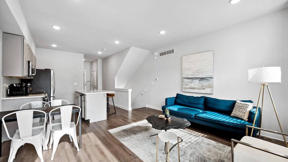 Mantua Condo | Spacious 3bd, 3bth in Philly. Near Universities, Zoo, Fairmount Park, many more!