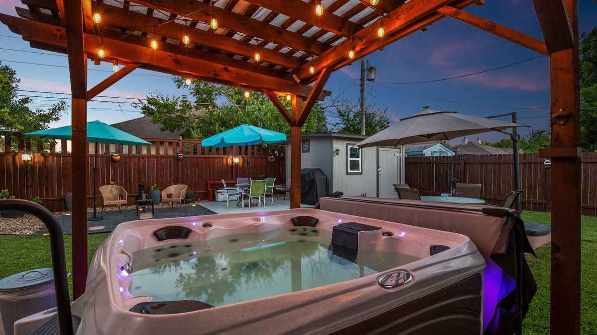 The Woods House | Spacious 3bdrm w/hot tub 20 mins from DT Austin