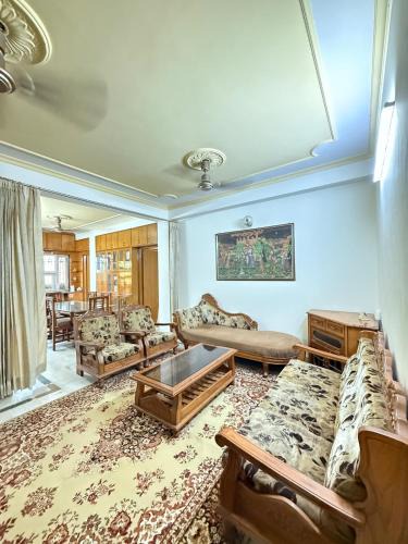 Vidhyadhar Nagar Apartment | Spacious 3BHK Stay with Balcony & Kitchen comforts