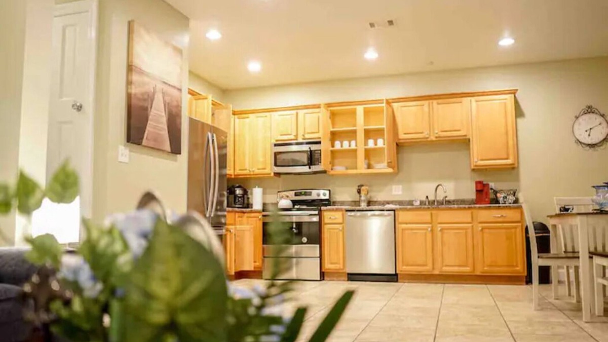 Kreole Apartment | Spacious 3BR 2BA/Balcony/4 TVs/Strong Wi-Fi