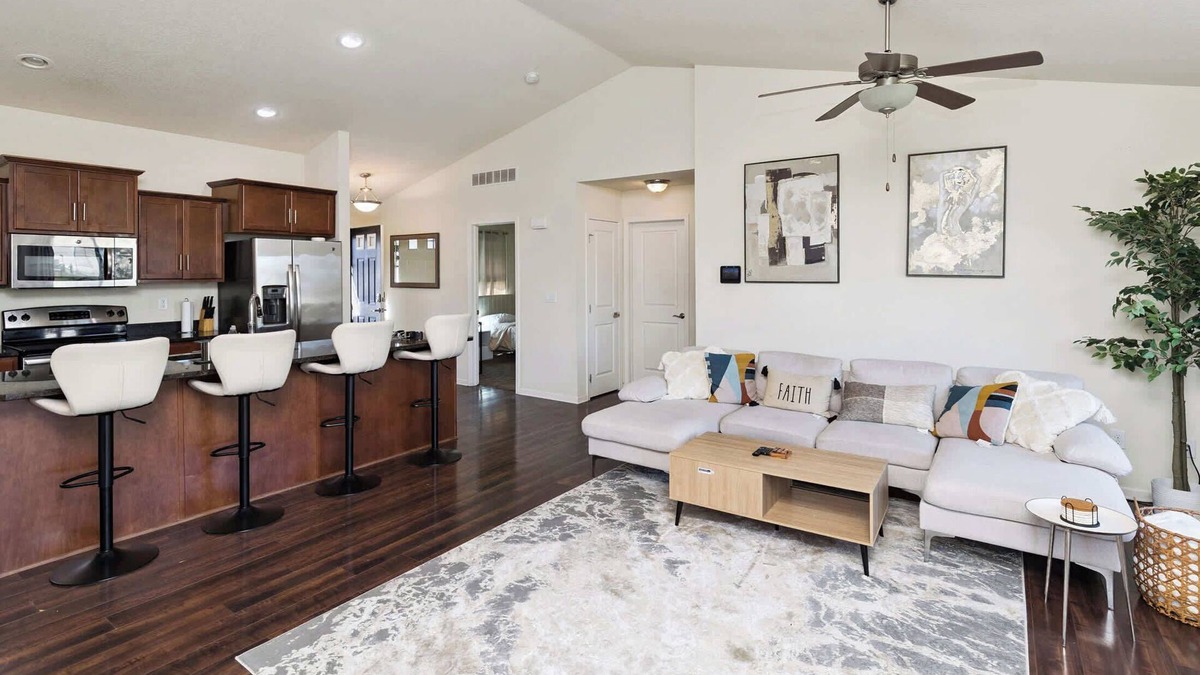 Berwick House | Spacious 3BR/2BA Getaway in Des Moines
