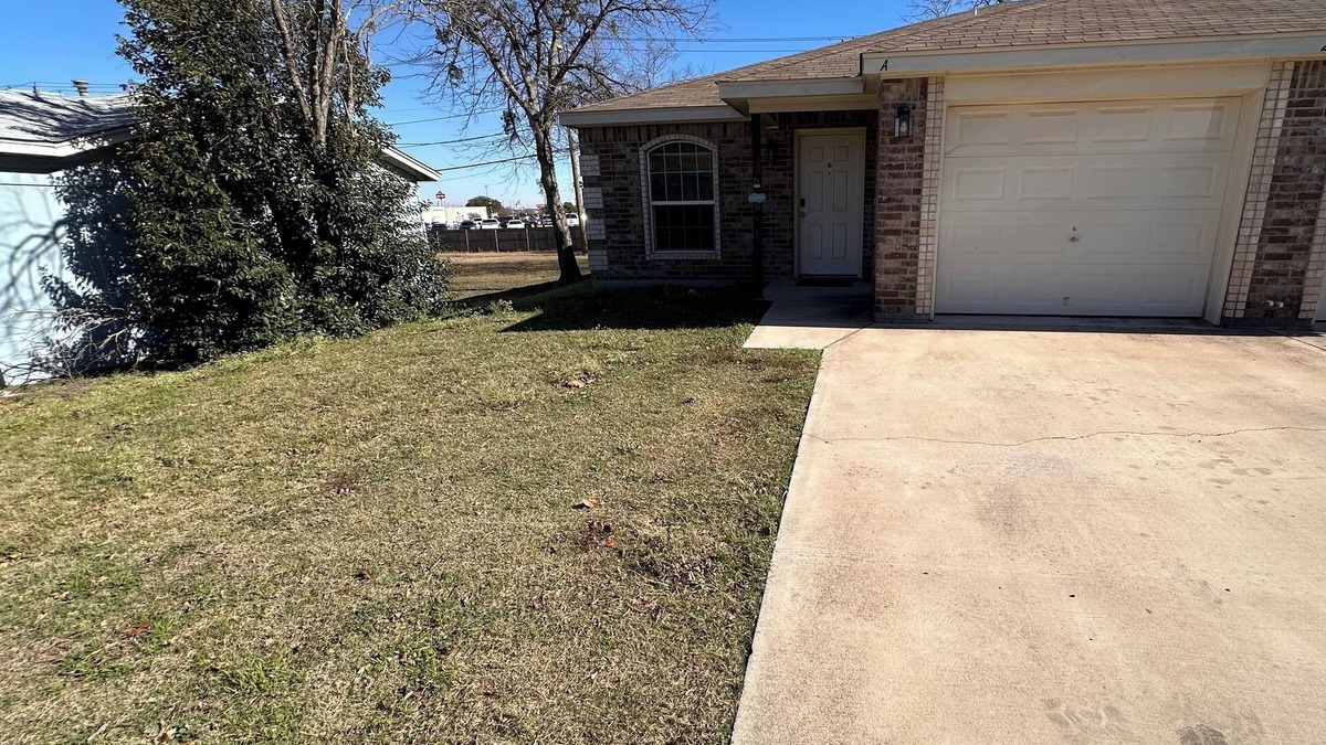 Copperas Cove Apartment | Spacious 3BR 2Bath Duplex- 5min to Fort Hood Clark Gate.