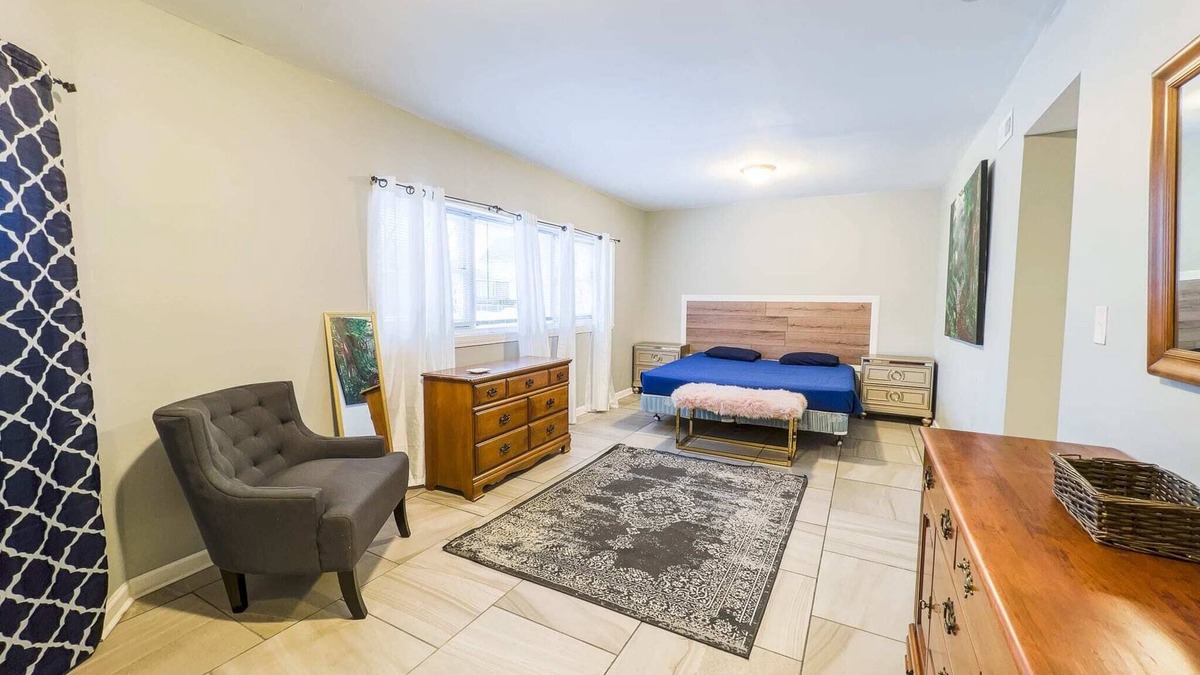 Niagara Falls Apartment | Spacious 3BR 3 Bath close to Niagara Falls USA
