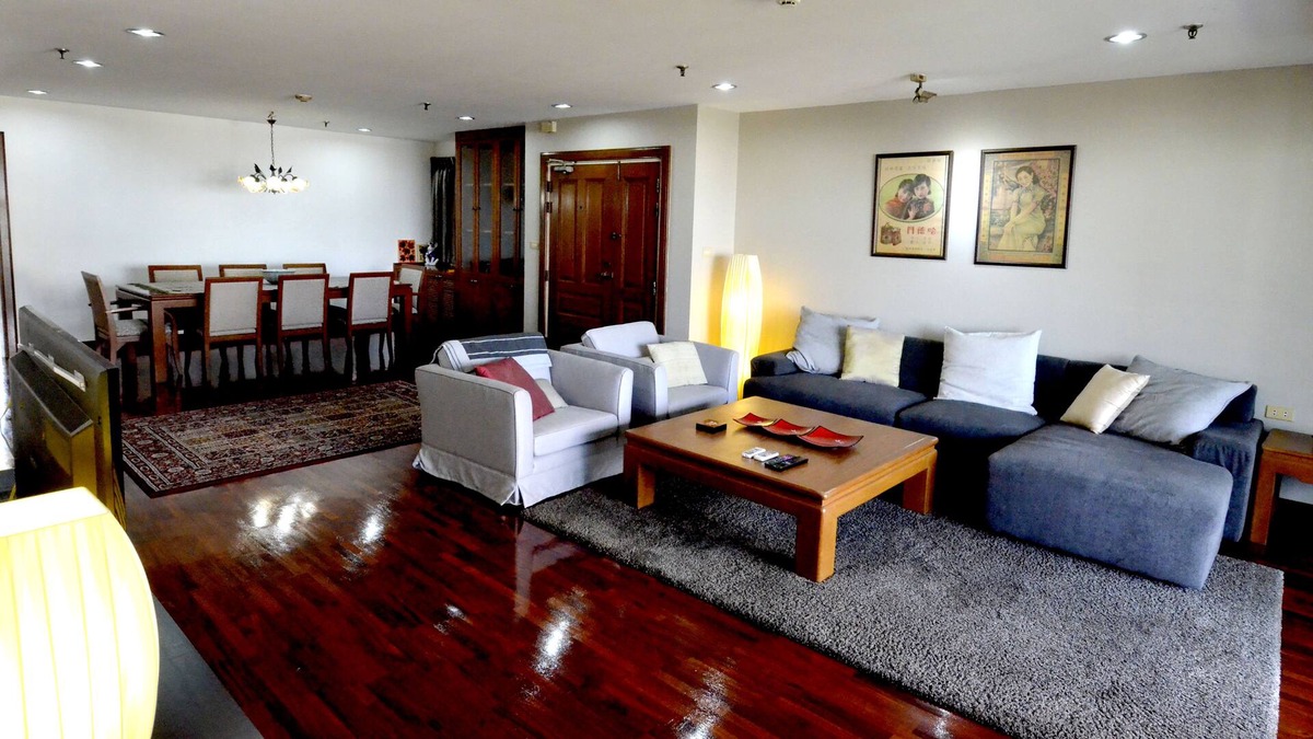 Ploenchit Apartment | SPACIOUS 3BR APT in the Heart of Bangkok