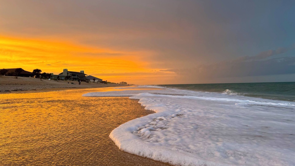 Marineland Acres House | Spacious 3BR Beach House, Hot Tub, Walk to Ocean – Dog Friendly