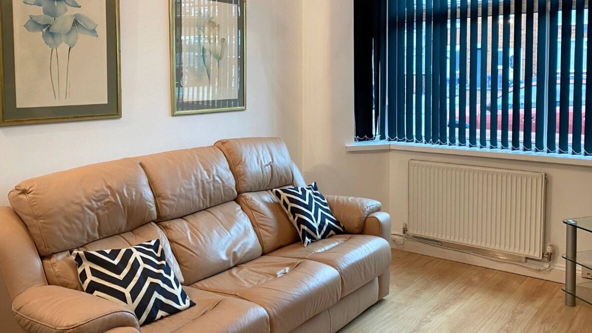 Warrington House | Spacious 3BR Family Home in Warrington | Free Parking&WiFi | Contractors Welcome