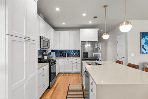 East MLK House | Spacious 3BR Getaway w Free Parking Pet Friendly