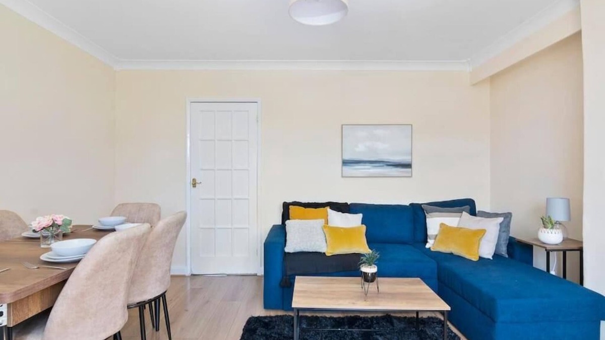 Turkey Street House | Spacious 3BR House in Enfield N.London with Garden