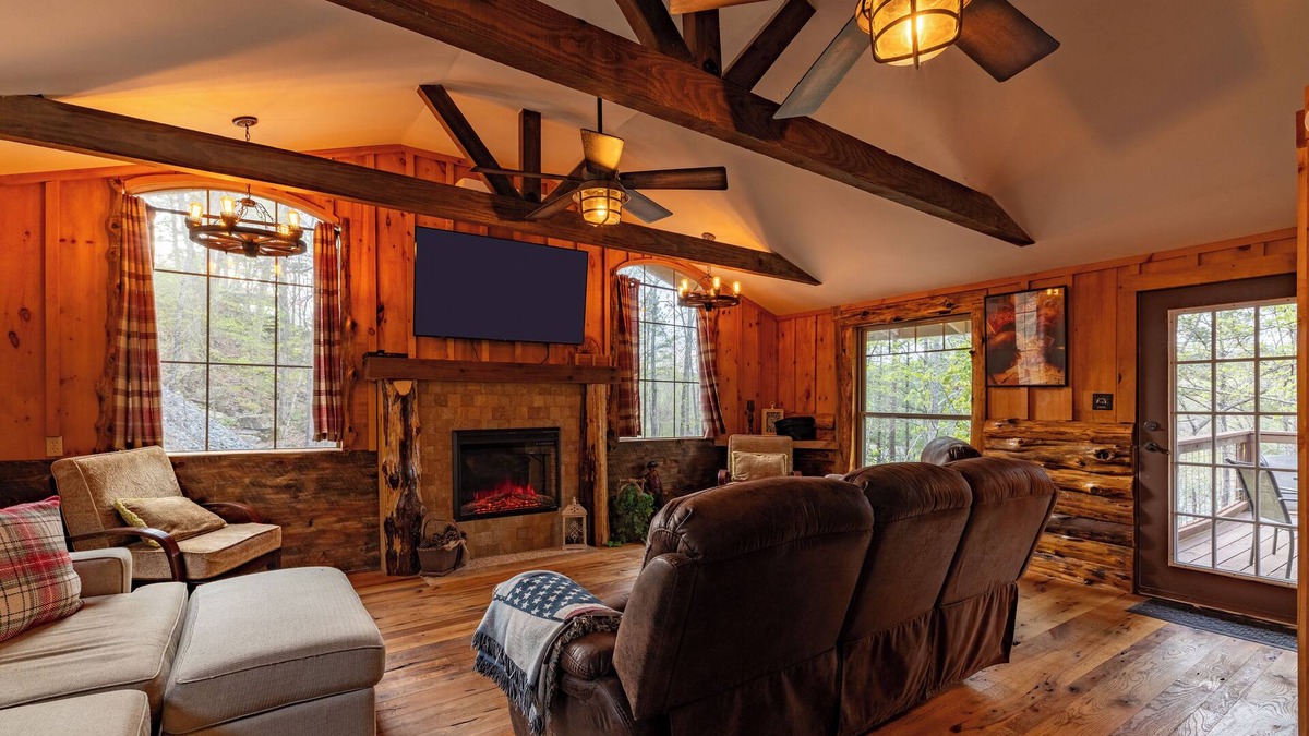 Higden Cottage | Spacious 3BR Lakehouse – Hot Tub, Firepit, Views
