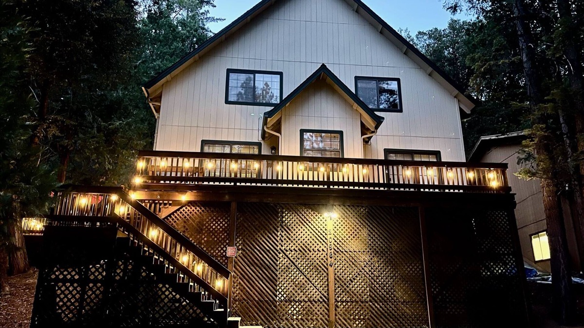 Mi-Wuk Village Cabin | Spacious 3BR Mi Wuk Cabin | Deck, Grill & More