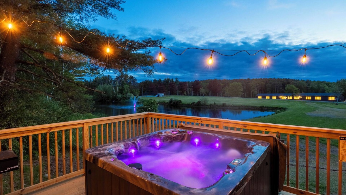 East Durham House | Spacious 3BR - Pond - Tennis Court