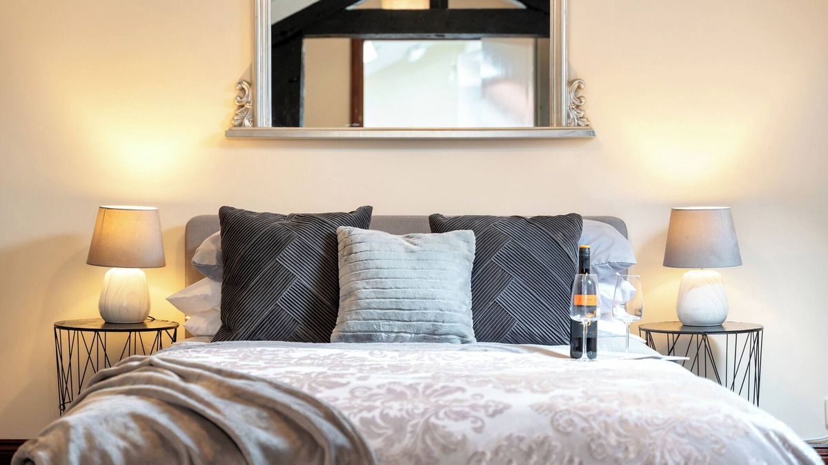 Thetford House | Spacious 4 Bdr House -WiFi/Parking/Near Thetford Town/2nd TV room/Garage
