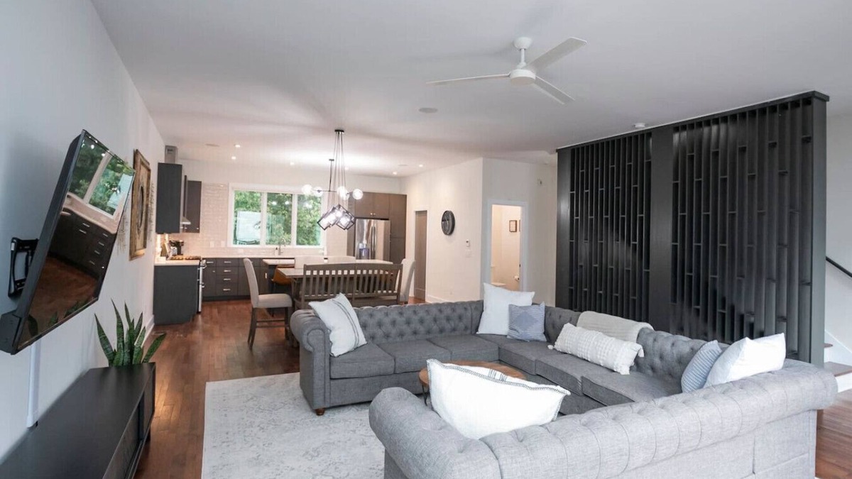 North Nashville Apartment | ~Spacious 4 bdrm~ 6min to Broadway~ over 2500 sqft