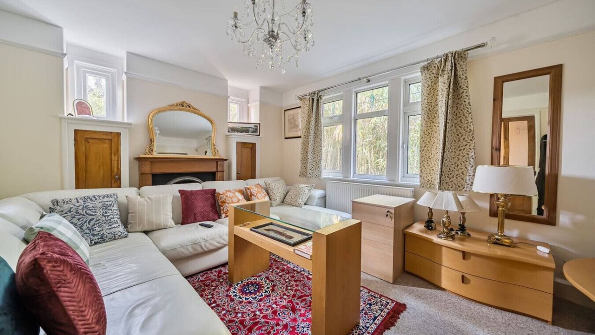 Slough House | Spacious 4-bed, 4-bath home with garden and parking