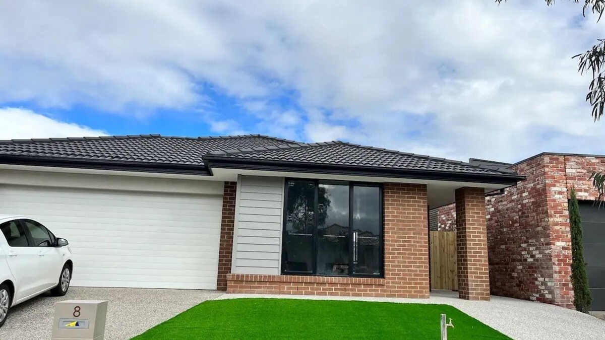 Melton South House | Spacious 4 bed family home in Melton (near Warrawong Estate)