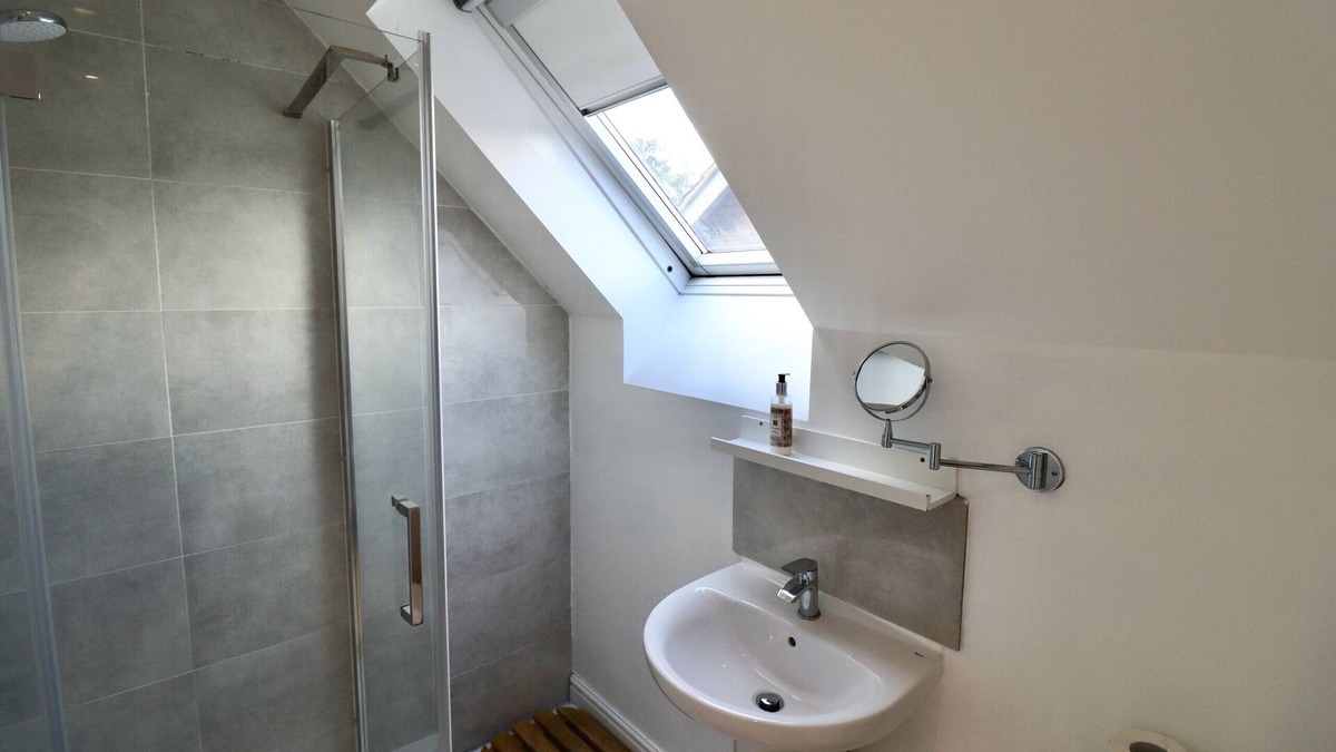 Bracknell Ski Chalet | Spacious 4-Bed Home in Bracknell
