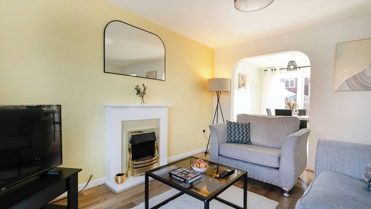 Lincoln House | Spacious 4 Bed House for Contractors – Parking Wi-Fi Lincoln