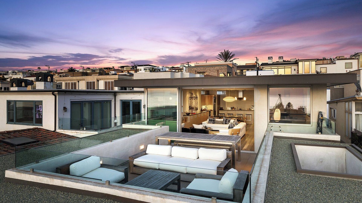Sand Section House | Spacious 4-bedroom home in Manhattan Beach with Ocean Views