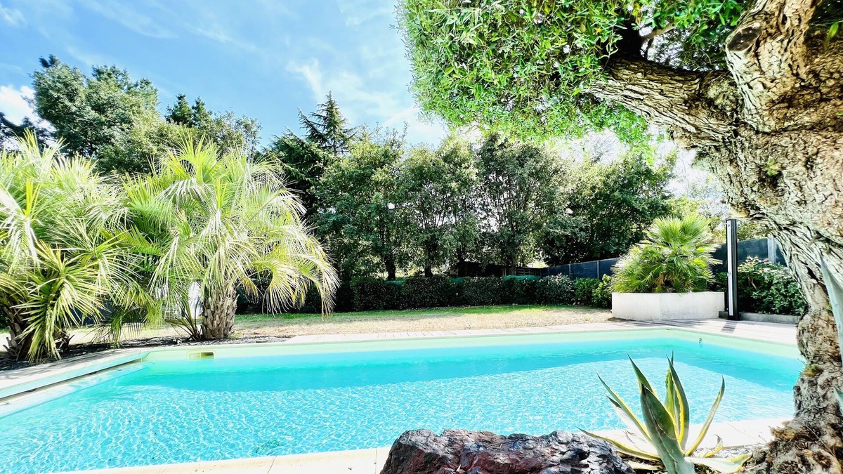 Nort-sur-Erdre House | Spacious 4 bedroom Nort sur Erdre house, private heated swimming pool