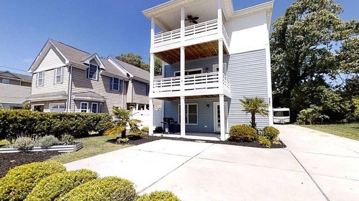Northeast Virginia Beach House | Spacious 4-bedroom townhome in tranquil Virginia Beach with AC