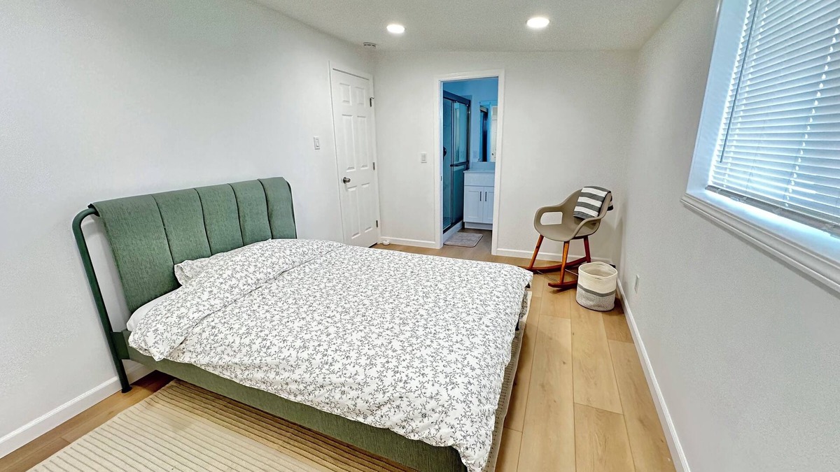 Birds Landing House | Spacious 4-bedroom Waterfront house with WiFi AC in charming Bethel Island