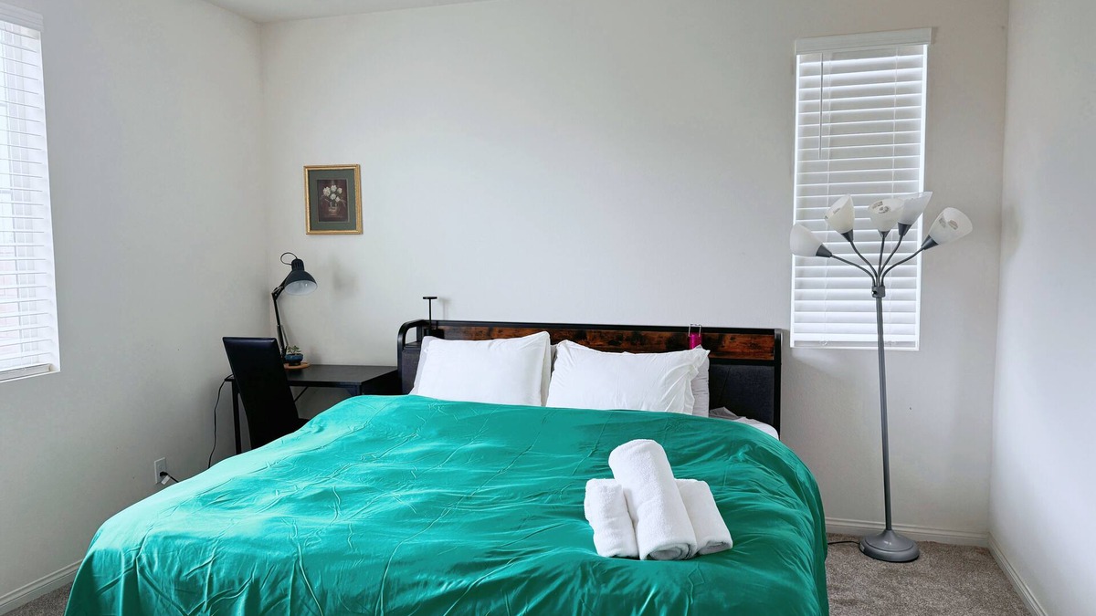 Rubidoux House | Spacious 4-bedroom house with WiFi, AC in peaceful neighborhood, Free Parking