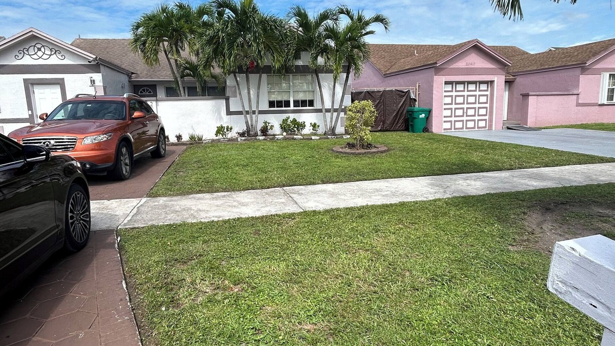 Miami Gardens House | Spacious 4 bedroom house with a sofa-bed in wonderful Miami Gardens with AC.