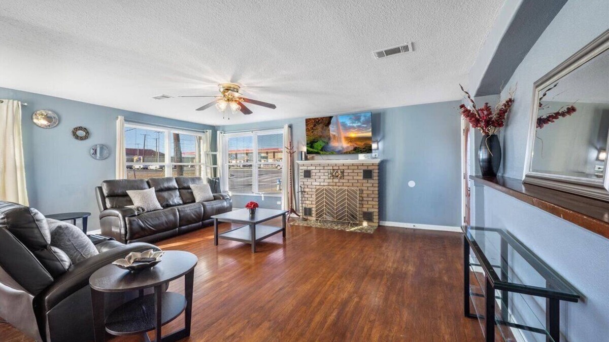 New Braunfels House | Spacious 4-Bedroom House with AC and WiFi in Charming New Braunfels