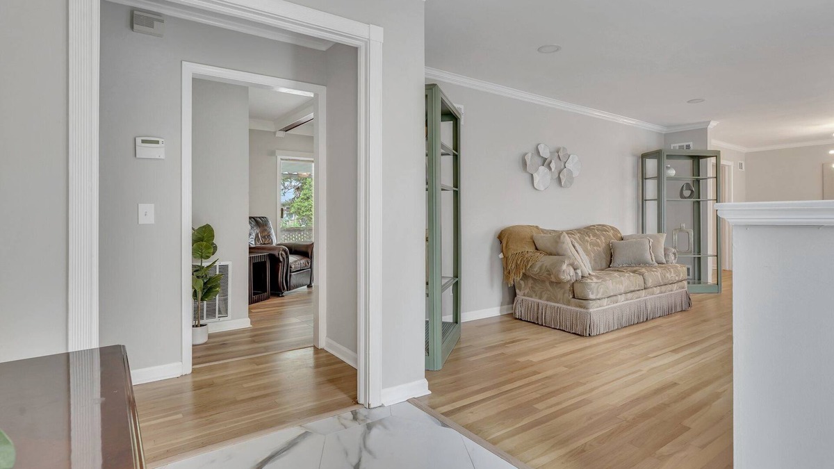 Abercorn Heights - Lamara Heights House | Spacious 4-Bedroom/3 Bath Furnished Mid-Term Charming Home in Mid-Town Savannahn