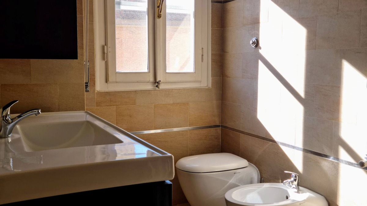 Pisa City Centre Apartment | Spacious 4-bedroom apartment with WiFi, AC in beautiful Pisa