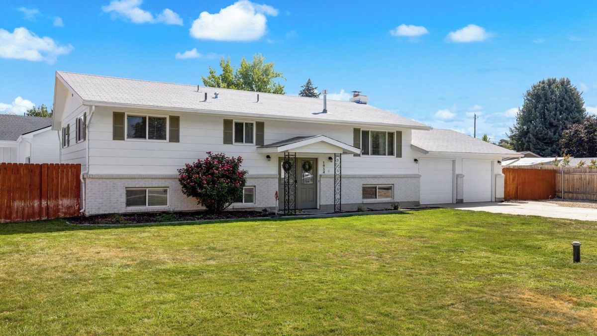 West Valley House | Spacious 4-Bedroom Family Home with Private yard