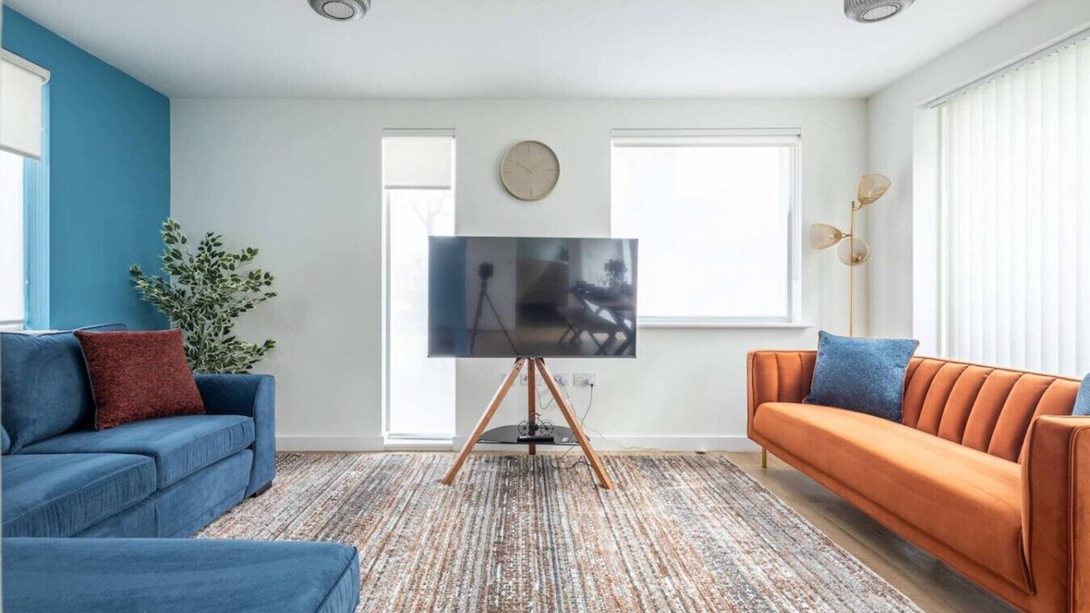 Trumpington Apartment | Spacious 4-Bedroom Home | Ideal for Families & Cor