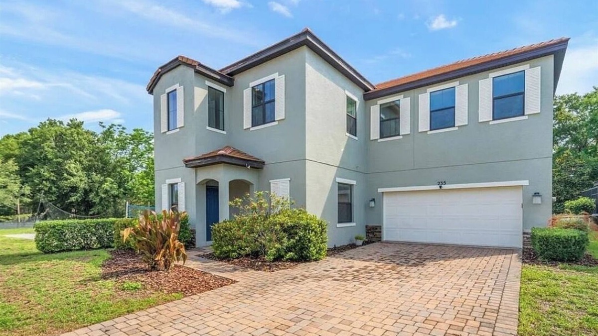 Haines City House | Spacious 4-bedroom house with WiFi, private pool, in the beautiful Haines City
