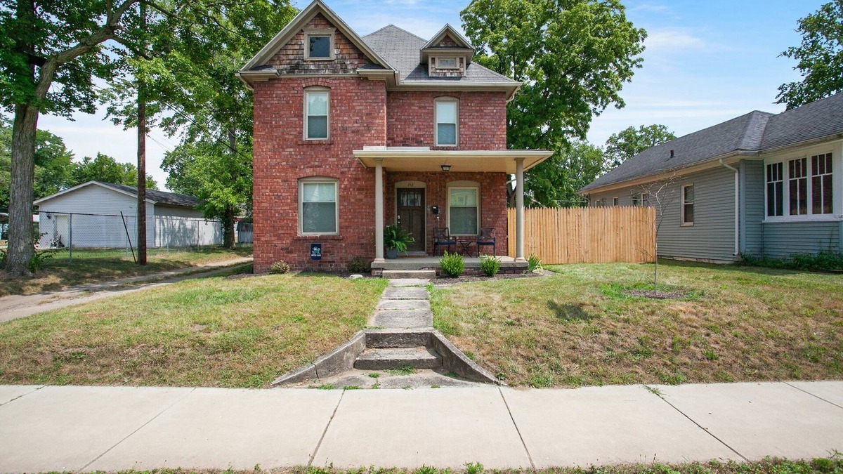 Northeast South Bend House | Spacious 4-bedroom house in South Bend - walk to Notre Dame!