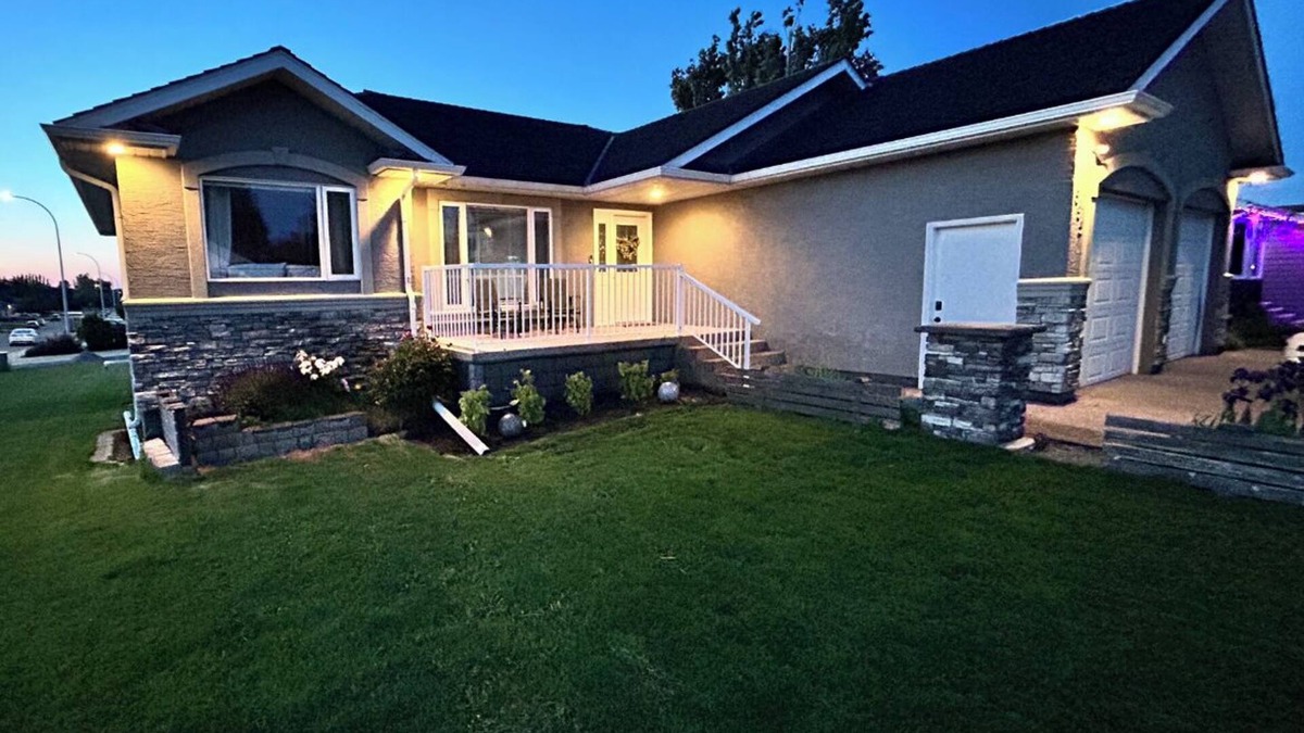 Cardston House | Spacious 4-bedroom house in charming Cardston with AC, WiFi
