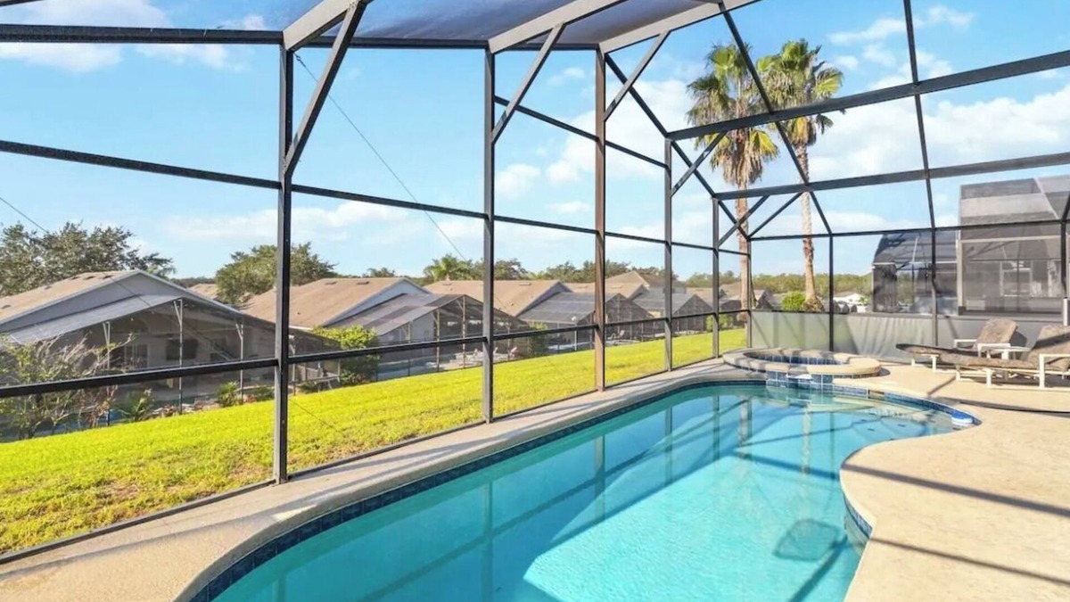 Highgate Park House | Spacious 4-bedroom house in terrific Davenport with WiFi, AC.