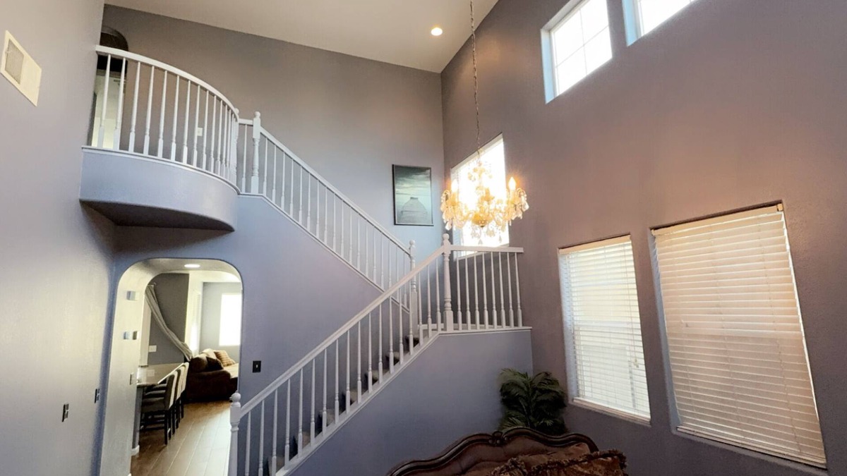 Hood House | Spacious 4-bedroom house in brilliant Elk Grove with AC, WiFi