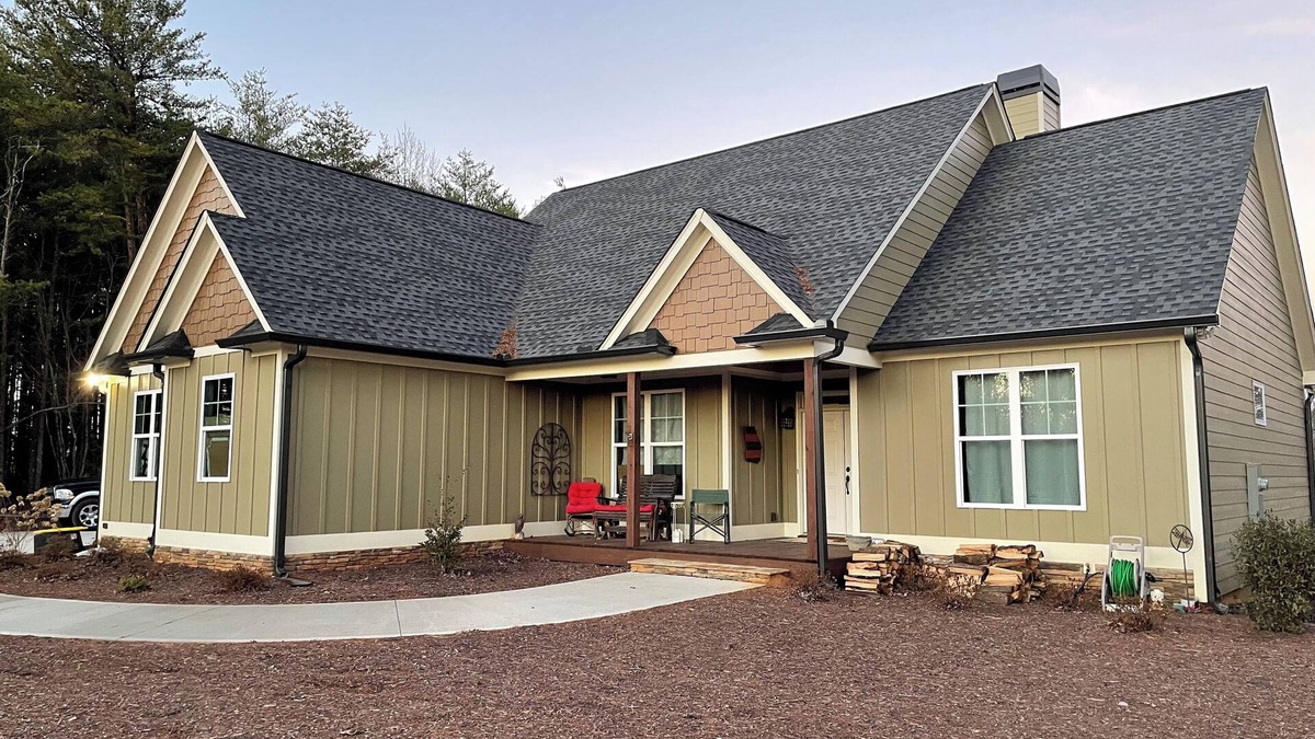 Tate House | Spacious 4-bedroom house in charming Fairmount with WiFi, AC fire pit Hot Tub
