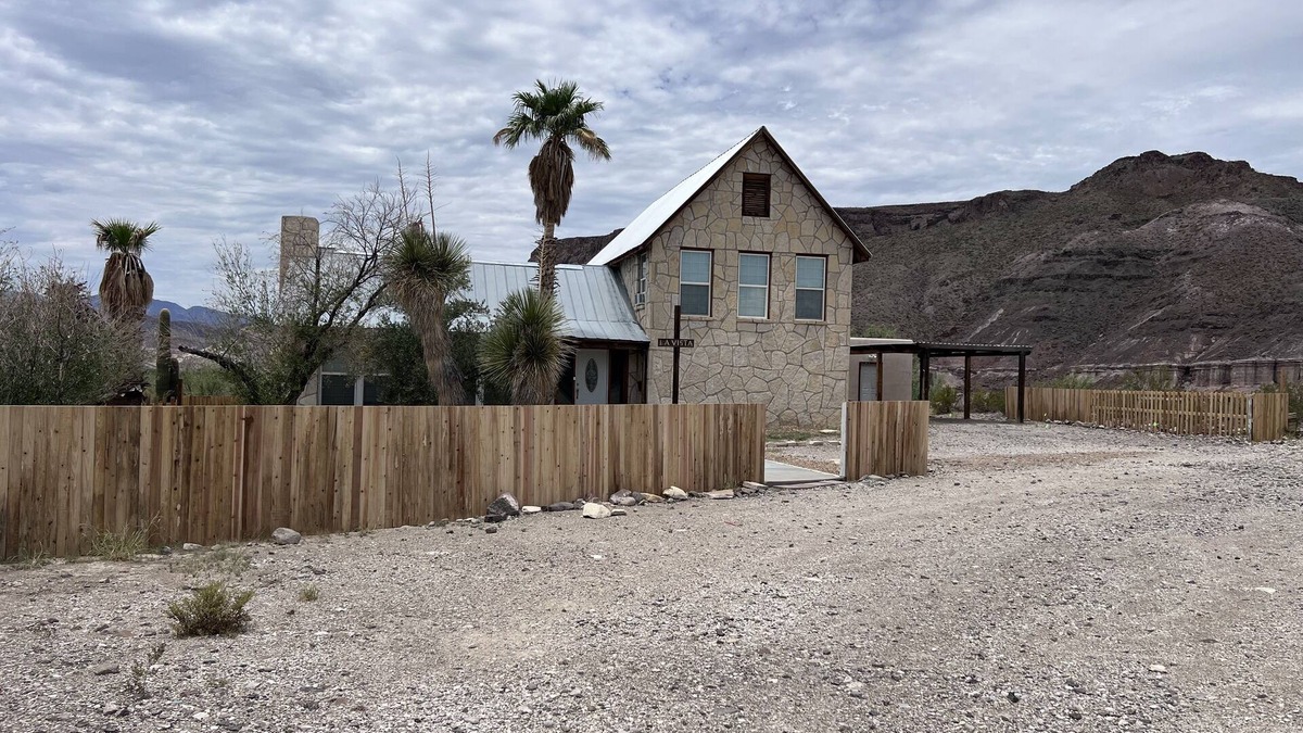 Lajitas House | Spacious 4 bedroom home/sleeps 10/just minutes from State and National Park.